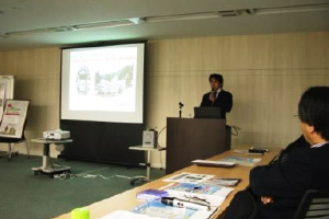 講演中の大脇氏