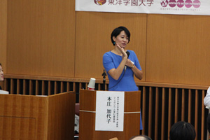 働く女性の子育て負担とシェアハウスが果たす新たな役割について言及する研究会リーダー 働く女性の子育て負担とシェアハウスが果たす新たな役割について言及する研究会リーダー