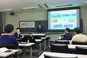 研究報告会会場でのディスカッション風景