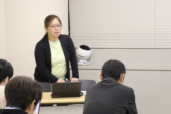 報告者：内海里香先生