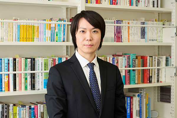 寺﨑 新一郎 氏