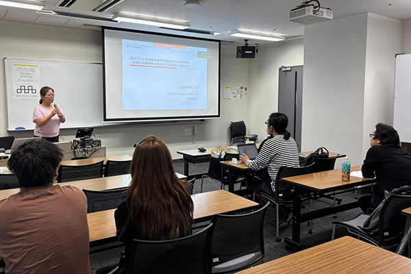 研究報告会の様子