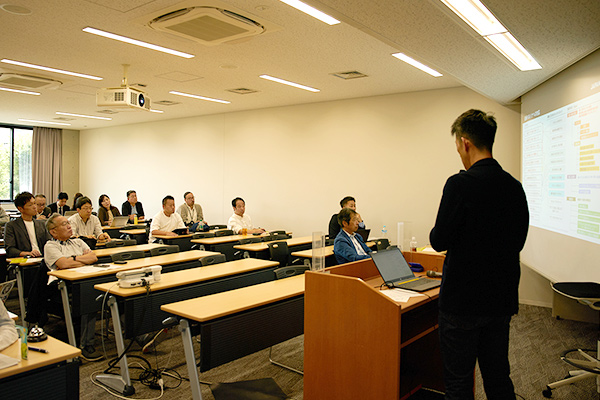 講演の様子 講演の様子