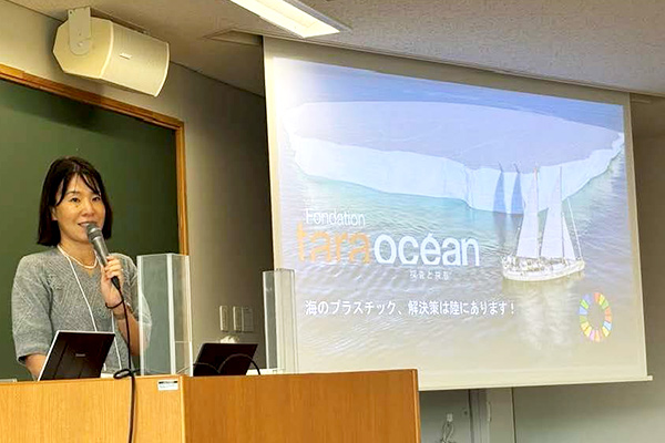 タラ オセアン ジャパン：パトゥイエ氏によるご報告の様子