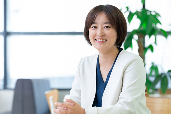 子安 亜紀子 氏