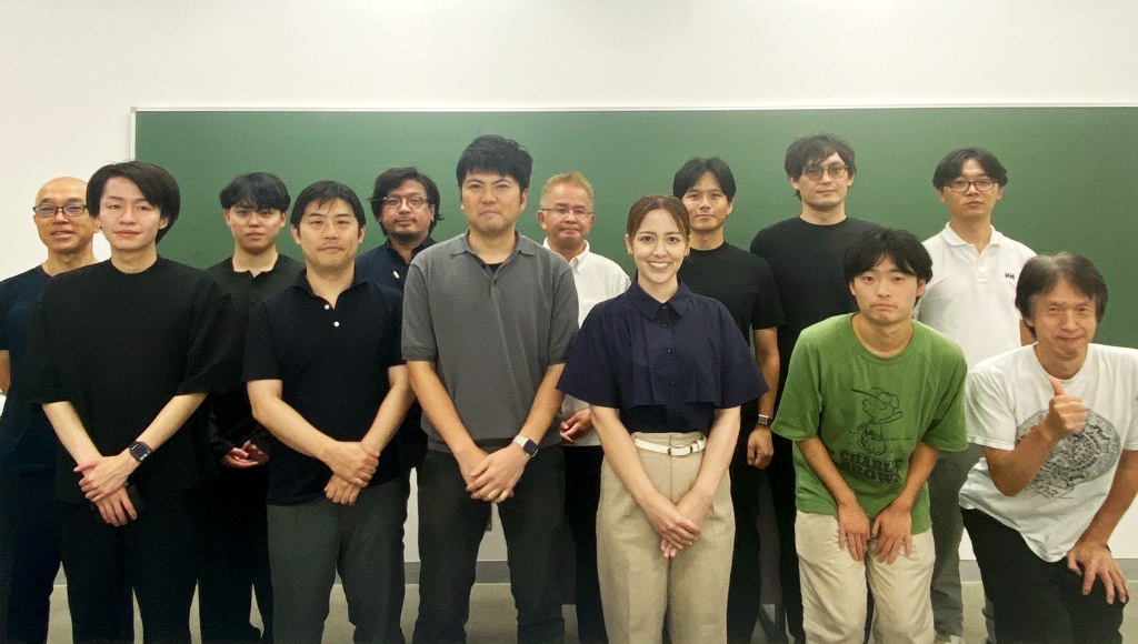 ゲスト・サロン委員・参加者による集合写真
